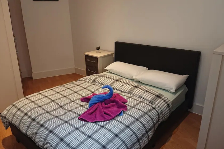 Room 6 of 25