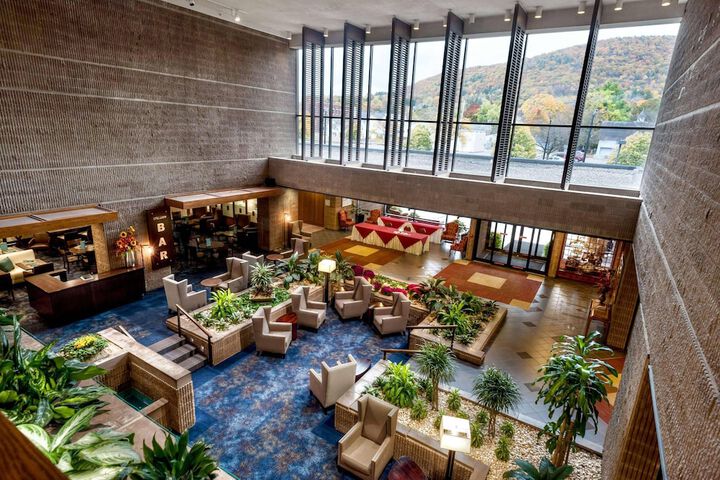 Entrance & Lobby