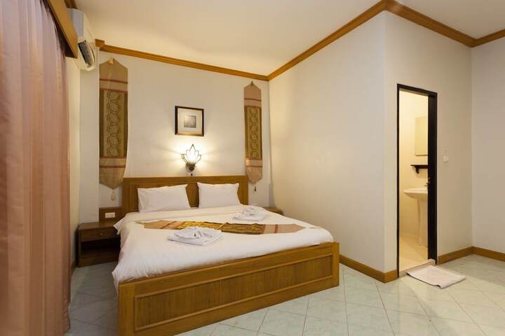 Room 9 of 47