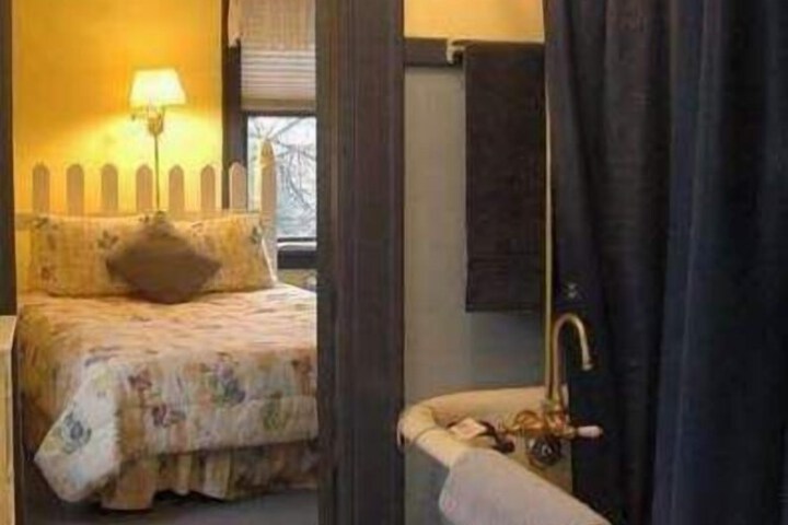 Room 17 of 28