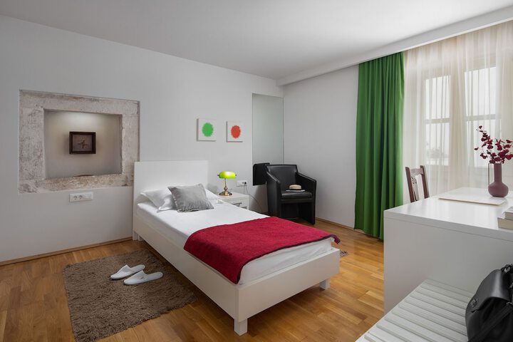 Room 14 of 61