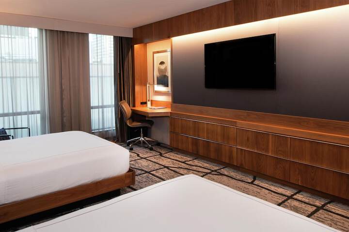 Room 16 of 80