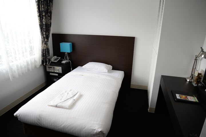 Room 12 of 27