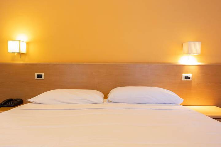 Room 19 of 104