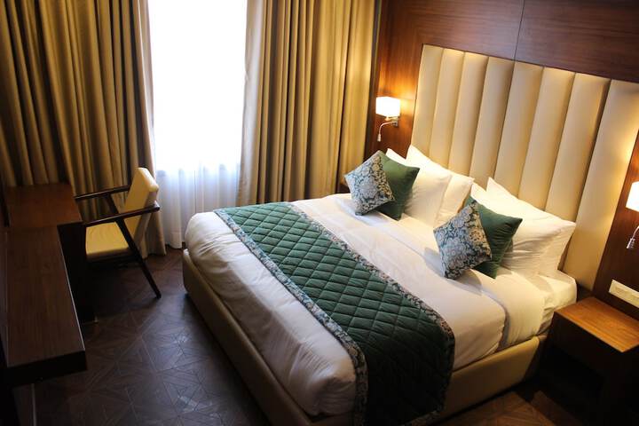 Room 13 of 33
