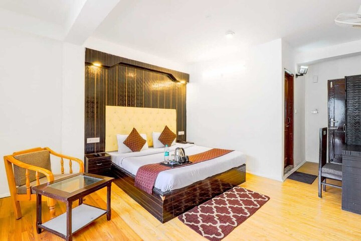 Room 9 of 28