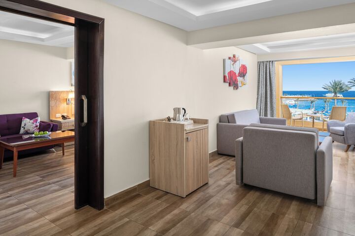 Room 26 of 220