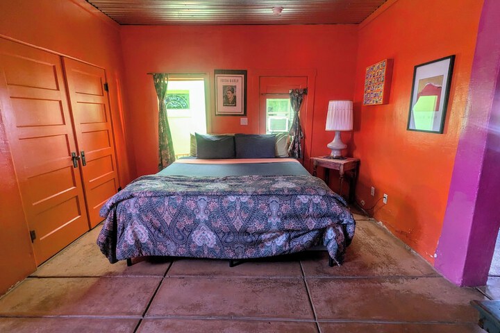 Room 18 of 276