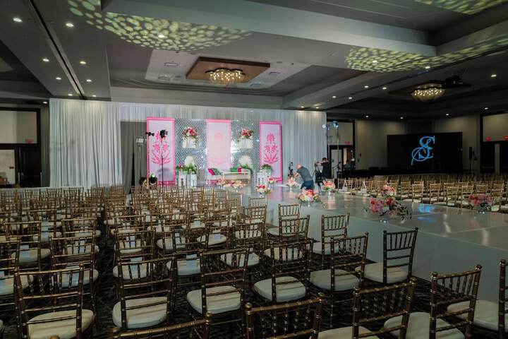 Ballroom/Hall 127 of 166