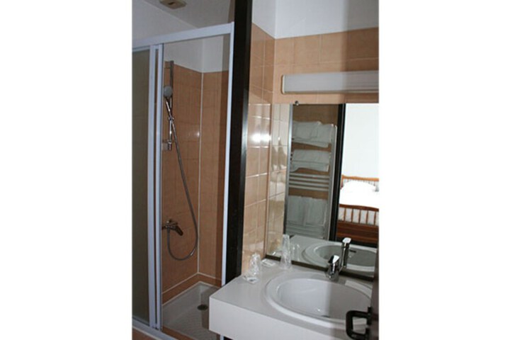 Room 11 of 25