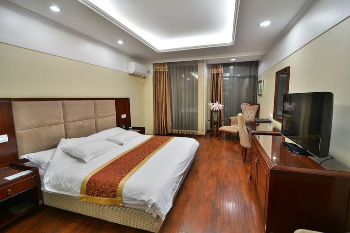 Room 8 of 36