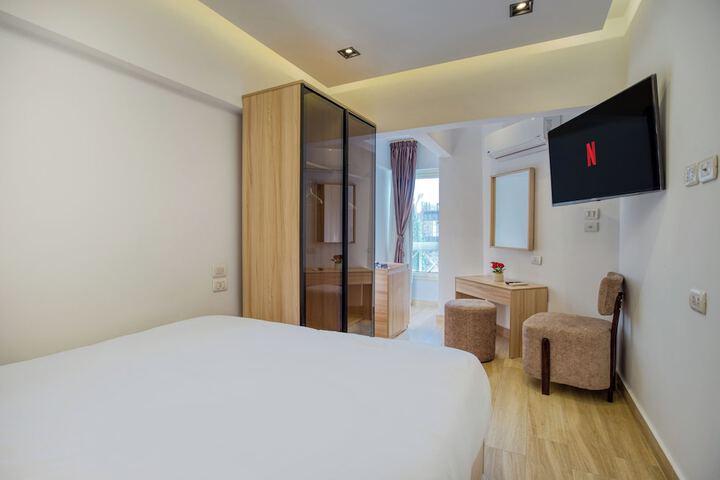 Room 16 of 32