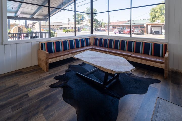 Hotel Interior 4 of 32