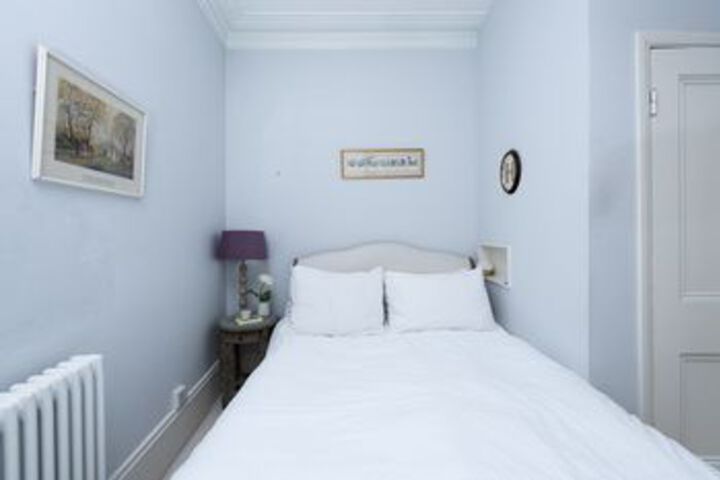 Room 9 of 22