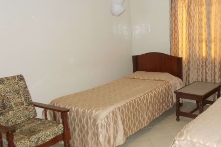 Room 4 of 17