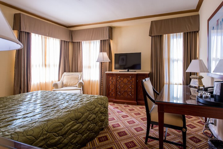 1 King Bed (12 of 33)