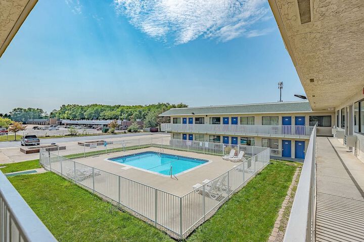 Hotel Pool