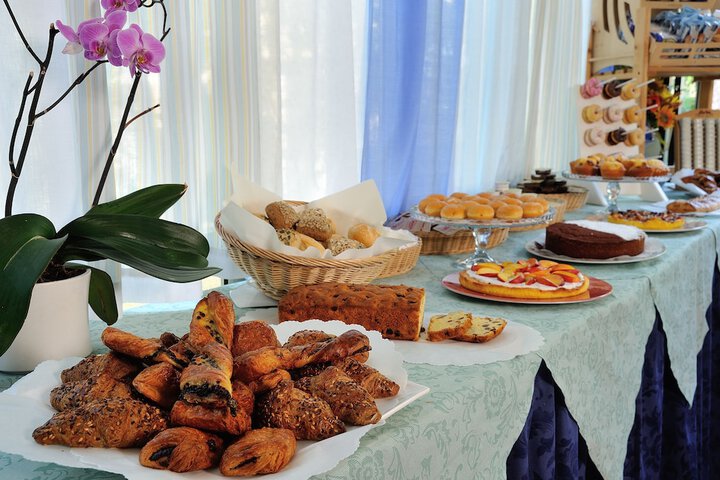 Breakfast/Coffee Service 33 of 43