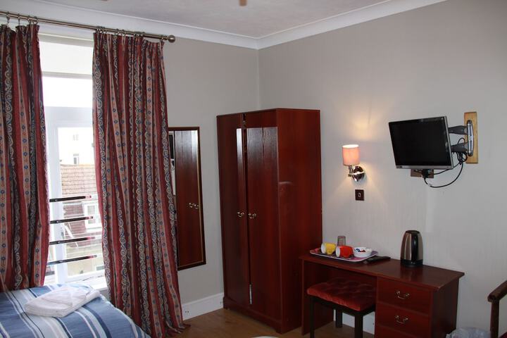 Room 25 of 81