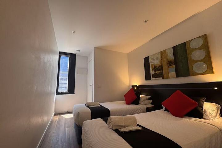 Room 15 of 102
