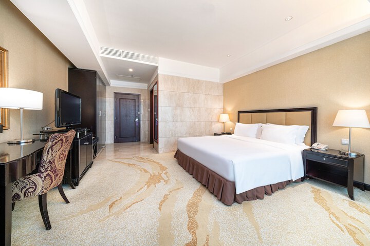 Room 8 of 72
