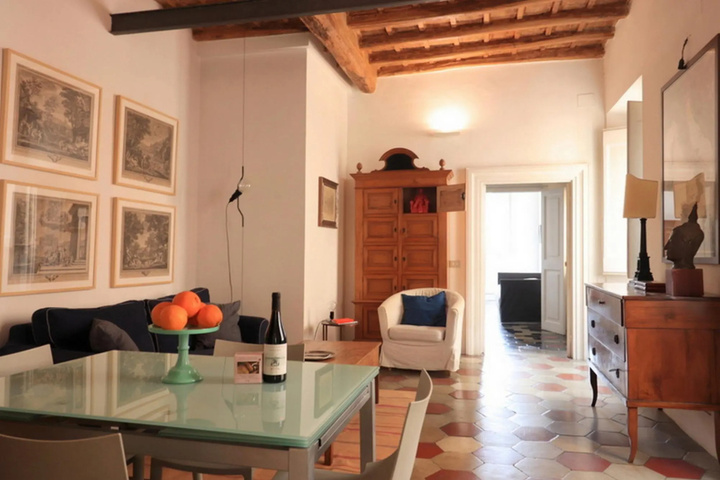 Room 4 of 15