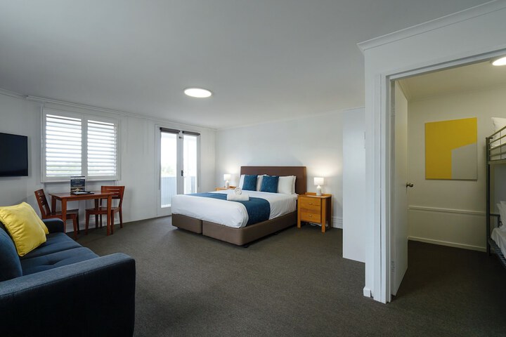 Room 16 of 65