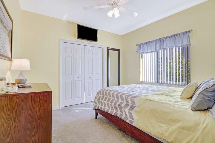 Room 4 of 72