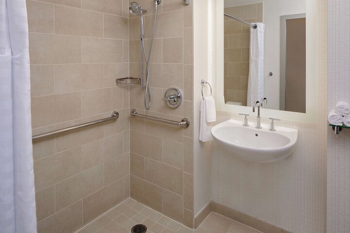 Contemporary 2 Queen Beds (6 of 7)
