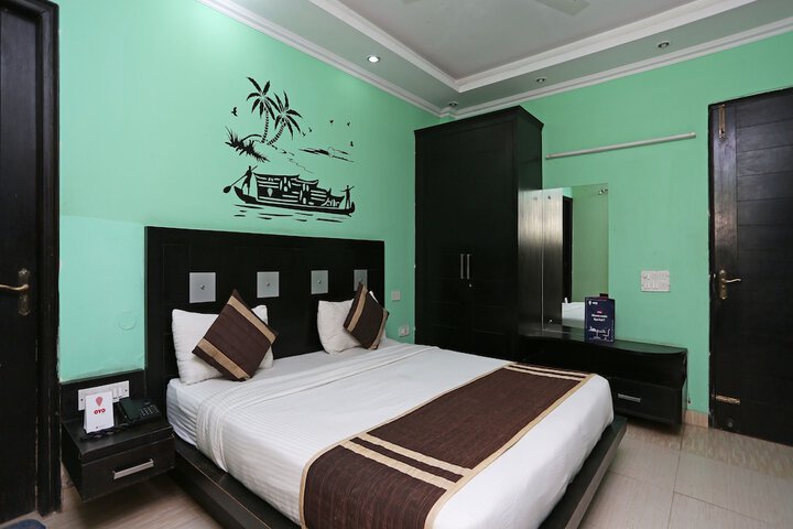 Room 12 of 22