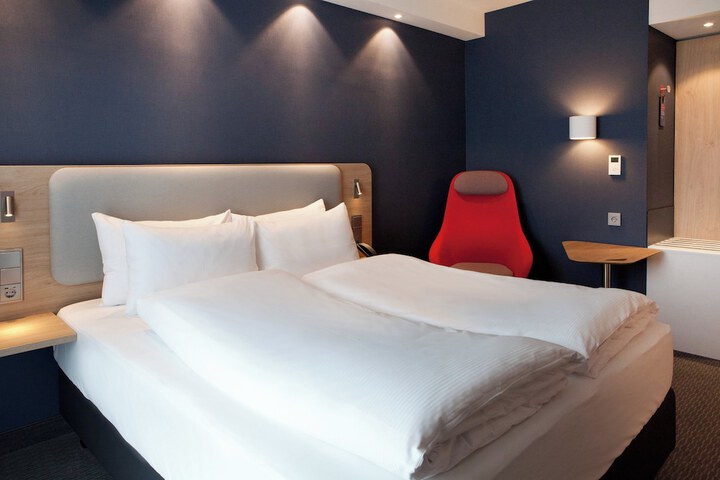 Room 17 of 64