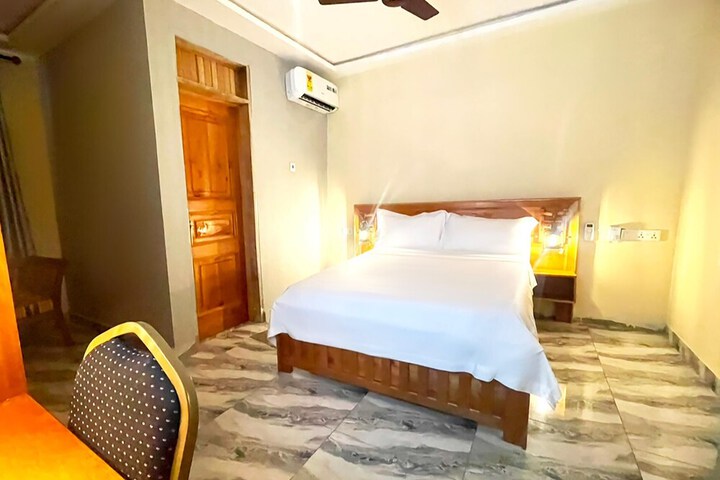 Room 10 of 31