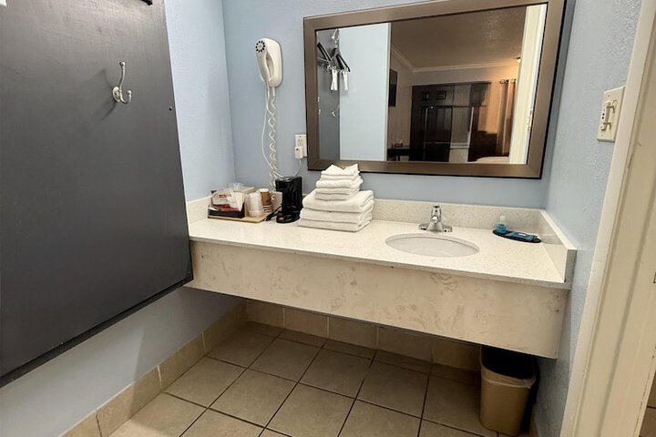 Room 53 of 79
