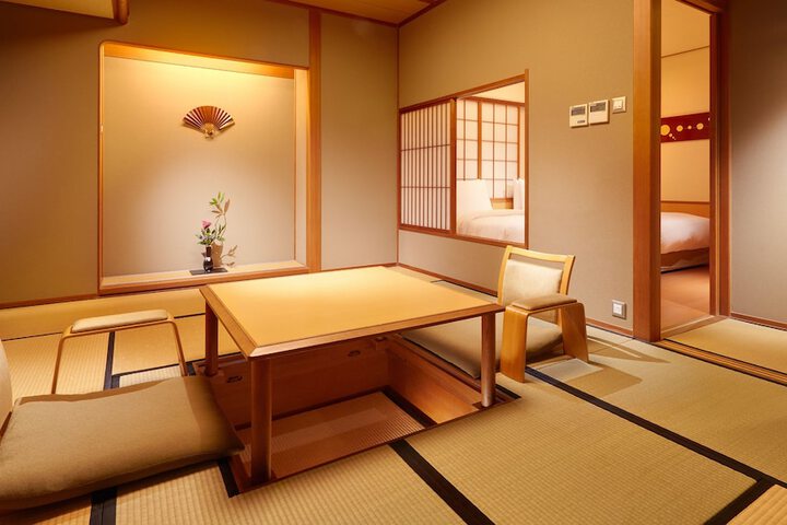 Room 10 of 64