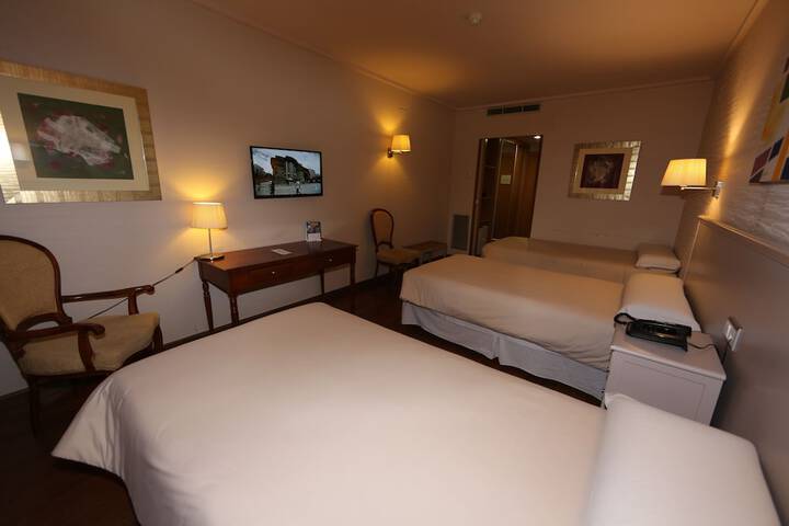 Room 11 of 33