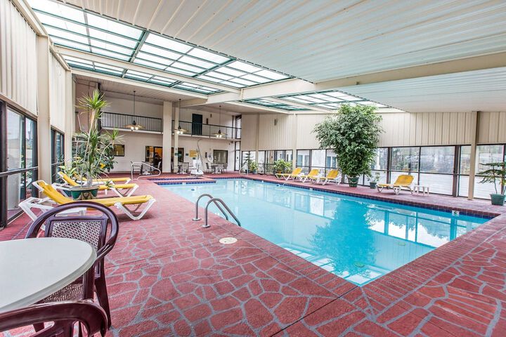 Hotel Pool