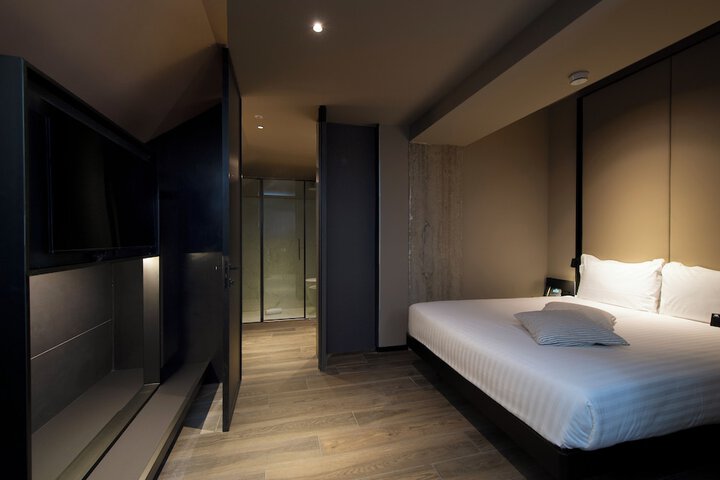Room 12 of 34
