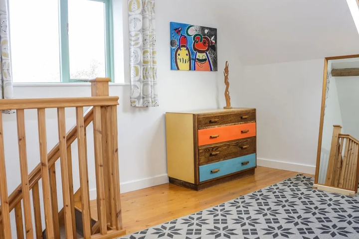 Room 5 of 18