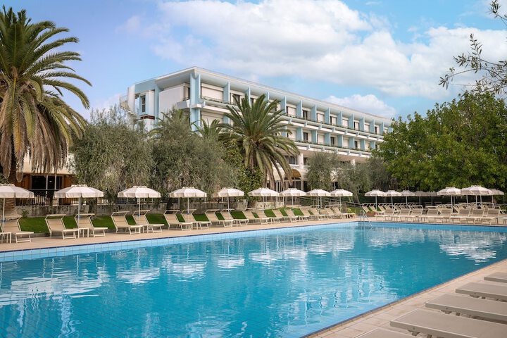 Hotel Pool