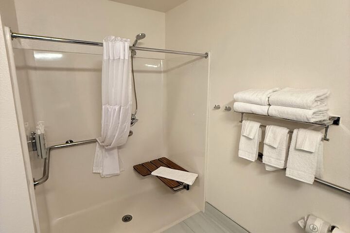 Room 26 of 35