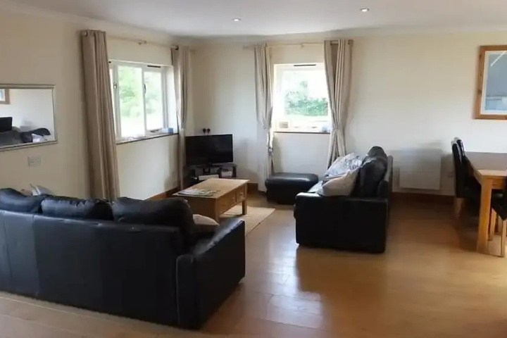 Room 4 of 13