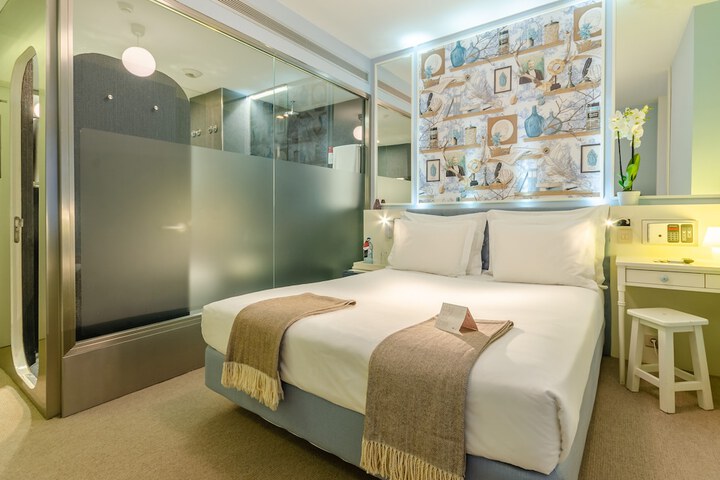 Room 26 of 63
