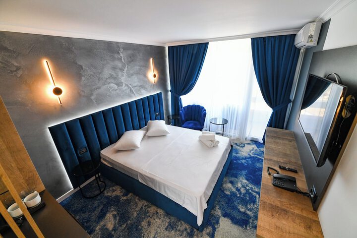 Room 9 of 27