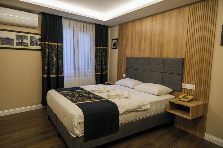 Room 16 of 38