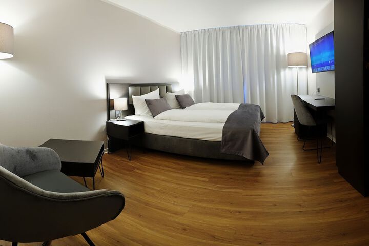 Room 7 of 15