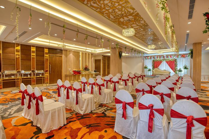 Ballroom/Hall 42 of 52