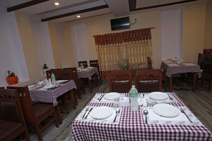 Dining 13 of 24
