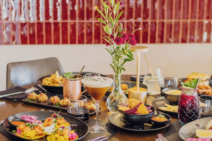 Dining 65 of 77