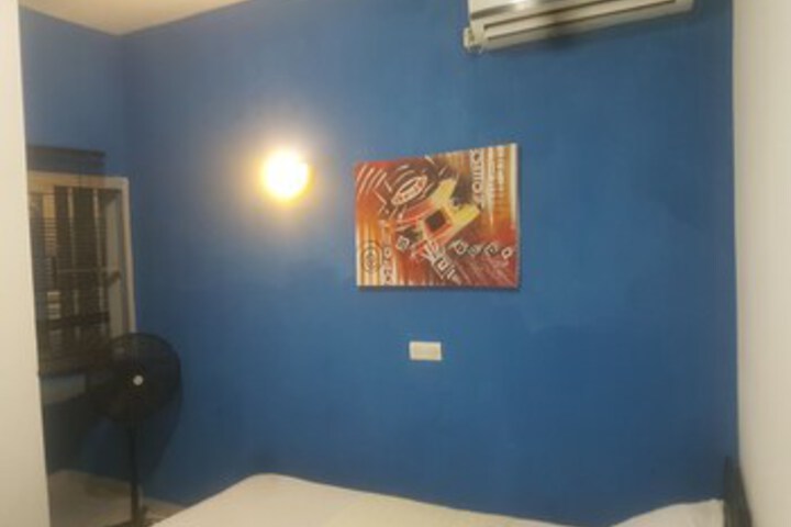Room 12 of 40