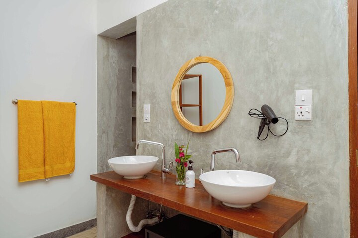 Room 15 of 28